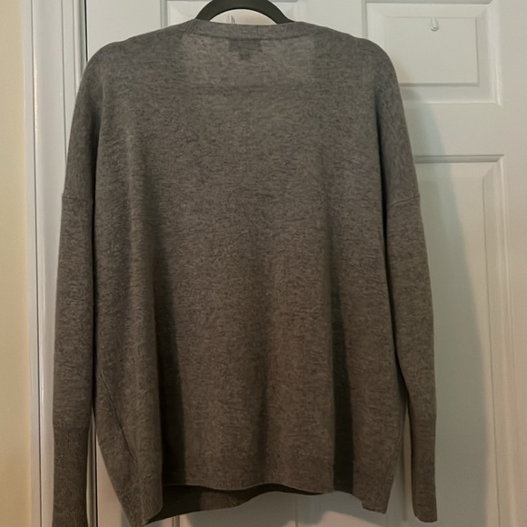 JCrew V-neck cashmere sweater - Picture 5 of 5